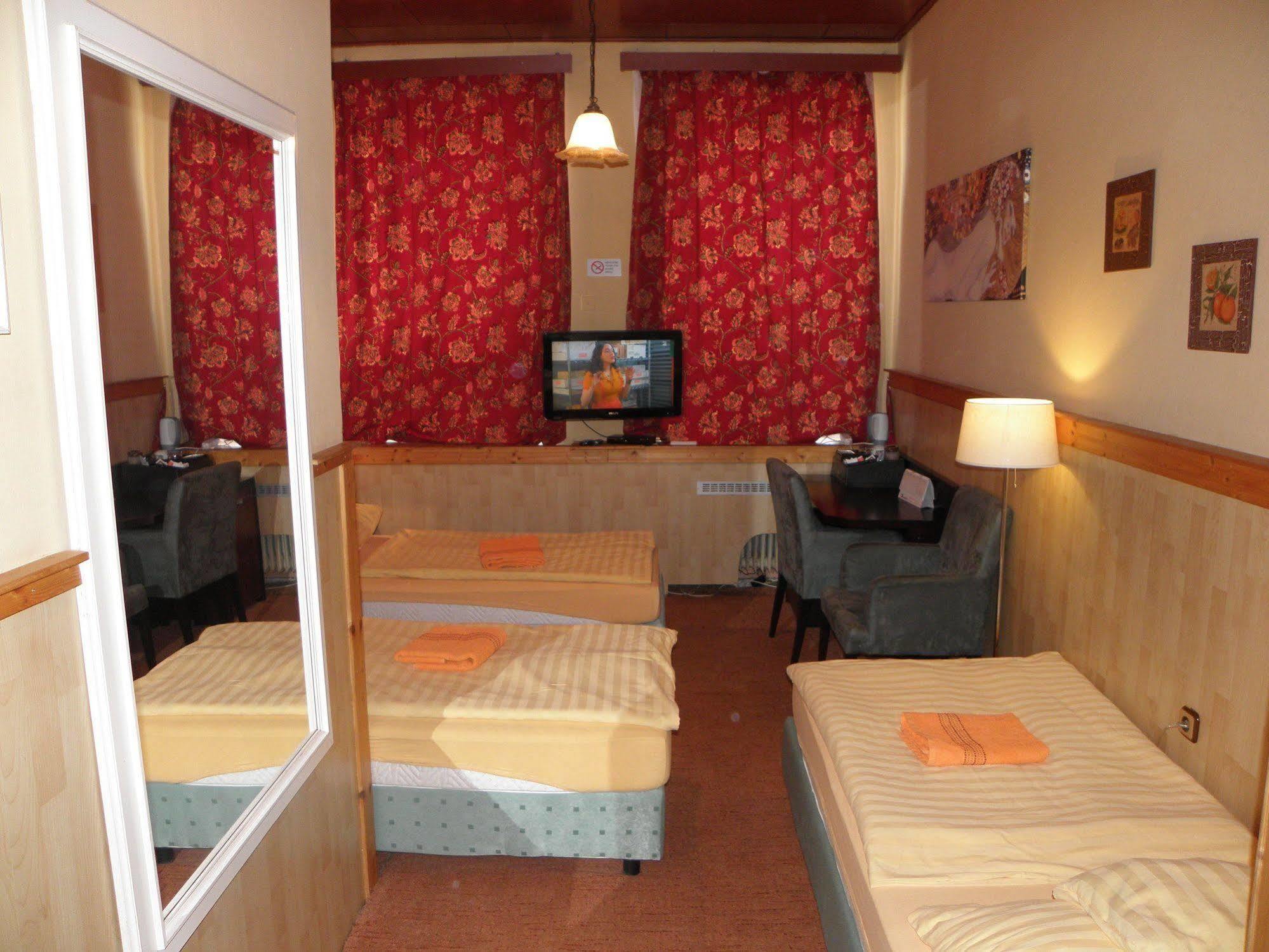 Hotel U Branky สชีโบร ภายนอก รูปภาพ